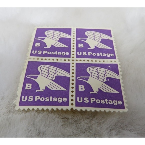 US - 1981 - (18 Cents) Purple Non-Denominated Eagle B‎ Stamp 1820 4 Stamps - Picture 2 of 2